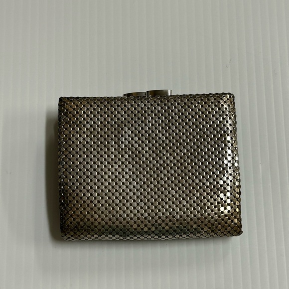 Whiting Davis Silver Mesh Bilfold Credit Card Wallet Kiss Lock Change Holder - Picture 1 of 8